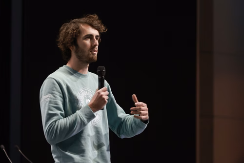 Un événement d’envergure pour préparer son avenir. Comme chaque année, l’EPFL, via son Service de promotion de l’éducation et en collaboration avec ses facultés, se réjouit d'accueillir les gymnasiennes et gymnasiens sur son campus. L’École propose de venir découvrir ses filières de formation, sa communauté estudiantine, son corps enseignant, ses équipes de recherche, les divers services dédiés aux étudiantes et étudiants débutant à l’EPFL, ainsi que les multiples associations chargées d’animer la vie socia