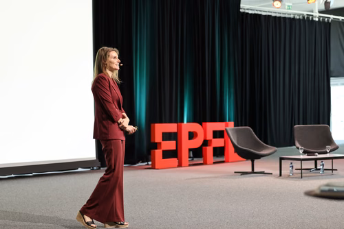 "From Promise to Impact : AI in Switzerland"