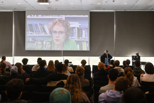 Un événement d’envergure pour préparer son avenir. Comme chaque année, l’EPFL, via son Service de promotion de l’éducation et en collaboration avec ses facultés, se réjouit d'accueillir les gymnasiennes et gymnasiens sur son campus. L’École propose de venir découvrir ses filières de formation, sa communauté estudiantine, son corps enseignant, ses équipes de recherche, les divers services dédiés aux étudiantes et étudiants débutant à l’EPFL, ainsi que les multiples associations chargées d’animer la vie socia