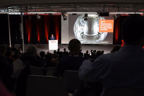 On September 21st, EPFL celebrate the 30th anniversary of its flagship experiment, the Tokamak à Configuration Variable (TCV). Operated by the Swiss Plasma Center as part of the EUROfusion Consortium, it is one of the key European facilities for the ITER project, which aims to demonstrate the scientific and technological feasibility of fusion as an energy source, and the development of DEMO, whose objective is to prove its commercial feasibility. The TCV Tokamak represents a major asset in the global effort