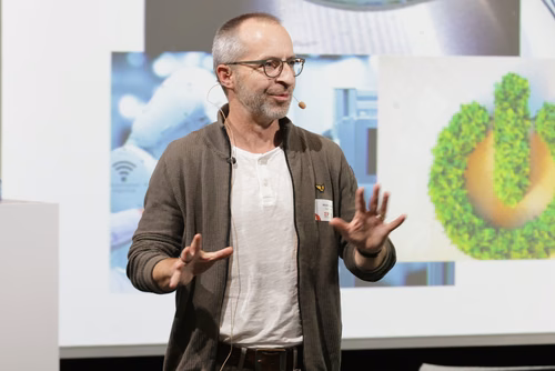 Engage durably in the Magic World of Photonics, the science and technologies of Light combined with Electronics!