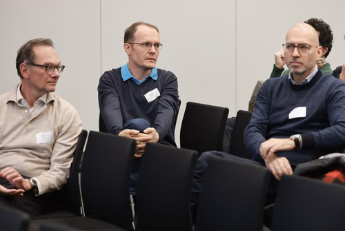 Organisées par le Service promotion de l’éducation, en collaboration avec les sections de l’EPFL, les rencontres 5 à 7 constituent un moment d’échange privilégié entre les enseignantes et enseignants du secondaire et le corps professoral de l’EPFL.