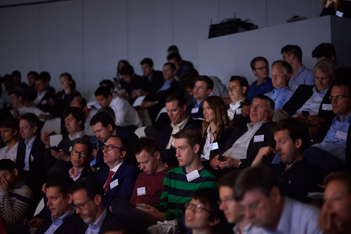 19 entrepreneurs ont “pitché” devant près de 300 personnes lors de la Startup Champions Seed Night coorganisée par l’EPFL Alumni et venturelab au Forum Rolex Learning Center. Daniel Yanisse (MT’12), CEO et co-fondateur de Checkr, était l’invité d’honneur de cette édition.