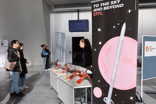 Un événement d’envergure pour préparer son avenir. Comme chaque année, l’EPFL, via son Service de promotion de l’éducation et en collaboration avec ses facultés, se réjouit d'accueillir les gymnasiennes et gymnasiens sur son campus. L’École propose de venir découvrir ses filières de formation, sa communauté estudiantine, son corps enseignant, ses équipes de recherche, les divers services dédiés aux étudiantes et étudiants débutant à l’EPFL, ainsi que les multiples associations chargées d’animer la vie socia