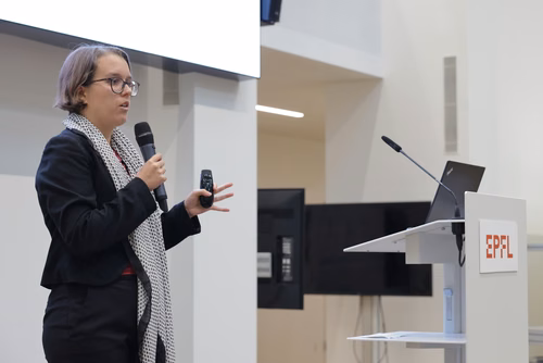 After two months of conducting research in an EPFL laboratory, the interns will present their research projects in the form of a poster or a short oral presentation (My research in 180 sec) to a selected audience including professors, donors, organizers as well as the cohort of interns.