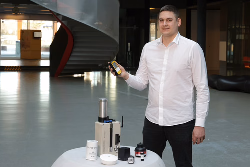 Pour sa thèse de doctorat en génie civil, Joan Rey a testé la fiabilité d'outils du commerce et celle de l'intelligence artificielle pour mesurer et prédire les niveaux de radon dans les bâtiments. Il partage ses conclusions dans une chronique parue dans trois quotidiens romands.