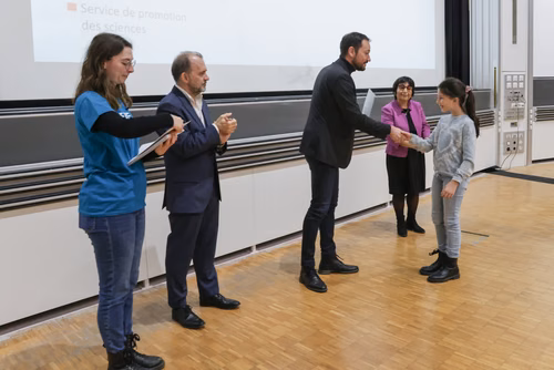 Remises des attestations robots et informatique pour les enfants du Jura