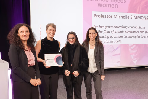 La fondation WISH de l’EPFL a choisi de décerner à la physicienne quantique Michelle Simmons le prix Erna Hamburger 2023 pour sa brillante carrière à la pointe de son domaine, ainsi que pour son engagement en faveur de la diversité et des MINT. Une cérémonie de remise de prix se tiendra aujourd'hui à l’EPFL.