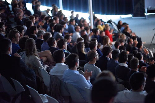 19 entrepreneurs ont “pitché” devant près de 300 personnes lors de la Startup Champions Seed Night coorganisée par l’EPFL Alumni et venturelab au Forum Rolex Learning Center. Daniel Yanisse (MT’12), CEO et co-fondateur de Checkr, était l’invité d’honneur de cette édition.