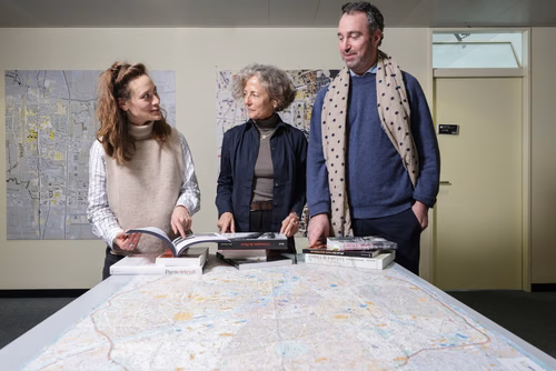 Le Centre Habitat de l’EPFL a réalisé le premier Atlas de Paysages de Paris, remportant un concours organisé par la ville et l’Etat français. L’étude inclut des cartes et des répertoires, mais aussi les perceptions de la population, dans une approche scientifique innovante.