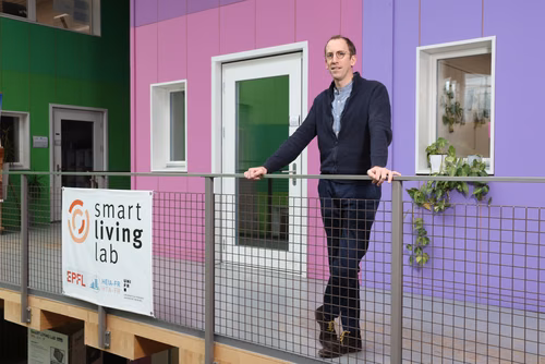 Réutiliser des dalles en béton, des murs ou encore des poutres en bois ou acier : le professeur Corentin Fivet, arrivé à l’EPFL en 2016, est un pionnier du domaine. Il reprendra les rênes du Smart Living Lab ce printemps, alors que le centre fêtera son 10e anniversaire.