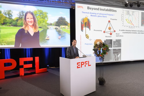 Cette cérémonie a pour objectif de remettre les Prix de la Recherche de l'EPFL aux lauréat·es et de féliciter toutes les doctorantes et doctorants qui ont terminé leur thèse avec succès cette année.
