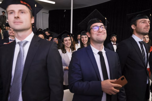 Cette cérémonie a pour objectif de remettre les Prix de la Recherche de l'EPFL aux lauréat·es et de féliciter toutes les doctorantes et doctorants qui ont terminé leur thèse avec succès cette année.