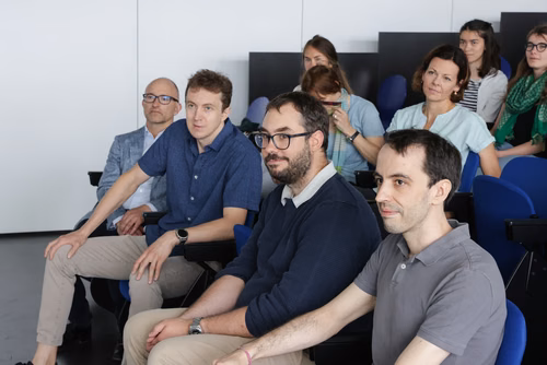 Cours Turing adressés aux gymnasiens, gymnasiennes de suisse romande. Ces cours sont organisés par la faculté IC