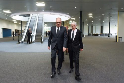  La traditionnelle cérémonie de la Magistrale a mis les diplômés 2018 à l'honneur. Ils l'attendaient depuis cinq ans: ce samedi était enfin le jour de la remise des diplômes de Master de l'EPFL pour 1043 étudiants. Cet événement a réuni 3000 personnes au STCC, dont les étudiants et leur famille, leurs professeurs et de nombreux invités, parmi lesquels le Conseiller fédéral Guy Parmelin.