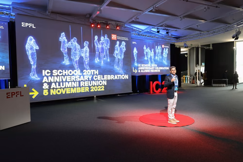 Cette année, la Faculté informatique et communications célèbre son 20e anniversaire, une étape importante dans un domaine qui s’est transformé au cours des deux dernières décennies. Durant cette période, des milliers d’étudiantes et étudiants en bachelor, en master et en doctorat ont obtenu leur diplôme, et ont ensuite contribuer à l’évolution de la branche, tant dans le milieu universitaire que dans le secteur privé.