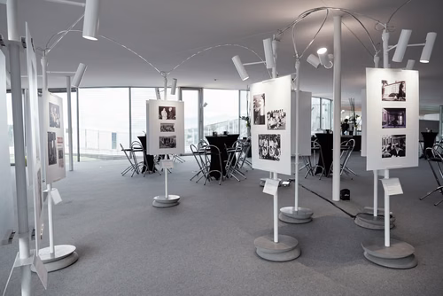 La première édition du gala EPFL Alumni a réuni près de 650 diplômé.es au Rolex Learning Center. Ils ont pu participer à une soirée festive et entendre le Prof. Patrick Aebischer – Président de l’EPFL jusqu’à fin 2016 – et le Prof. Martin Vetterli – Président de l’EPFL dès 2017 – échanger sur la transmission de Présidence.