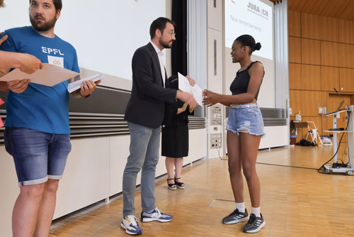 Remises des attestations pour les enfants du Jura 2023 En présence du Ministre de l’éducation du Canton du Jura, M. Martial Courtet Service de promotion des Sciences 
