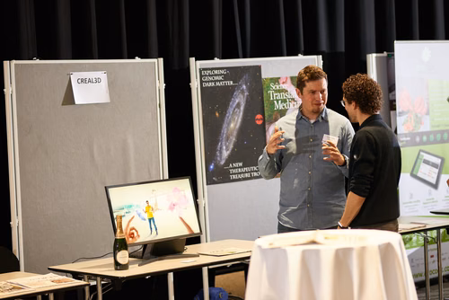 19 entrepreneurs ont “pitché” devant près de 300 personnes lors de la Startup Champions Seed Night coorganisée par l’EPFL Alumni et venturelab au Forum Rolex Learning Center. Daniel Yanisse (MT’12), CEO et co-fondateur de Checkr, était l’invité d’honneur de cette édition.