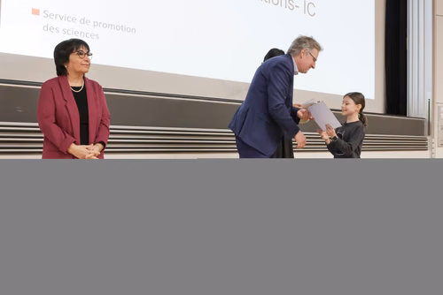 Remise attestations "Internet & Code pour les filles" Service de la promotion des Sciences de l'EPFL