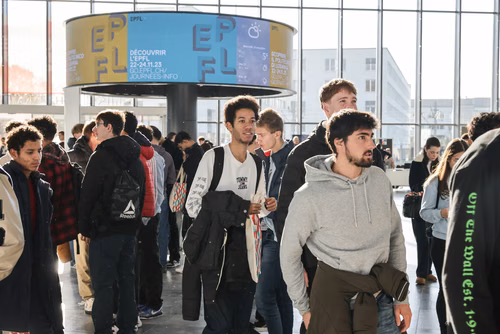 Un événement d’envergure pour préparer son avenir. Comme chaque année, l’EPFL, via son Service de promotion de l’éducation et en collaboration avec ses facultés, se réjouit d'accueillir les gymnasiennes et gymnasiens sur son campus. L’École propose de venir découvrir ses filières de formation, sa communauté estudiantine, son corps enseignant, ses équipes de recherche, les divers services dédiés aux étudiantes et étudiants débutant à l’EPFL, ainsi que les multiples associations chargées d’animer la vie socia