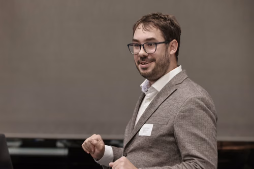 Organisées par le Service promotion de l’éducation, en collaboration avec les sections de l’EPFL, les rencontres 5 à 7 constituent un moment d’échange privilégié entre les enseignantes et enseignants du secondaire et le corps professoral de l’EPFL.