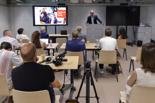 Destiné aux jeunes filles et garçons de sept à seize ans, il propose une approche pédagogique active et ludique qui éveille l’intérêt pour les sciences et pour les technologies. Ce, grâce à un partenariat avec UBS et la collaboration entre le Service de promotion des sciences de l’EPFL, l’EPFL Valais Wallis et le Canton du Valais. Canton du Valais  NCCR Catalysis, pôle de recherche du fonds national Suisse