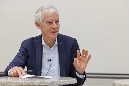 Martin Vetterli, President of EPFL, and Vas Narasimhan, Chief Executive Officer of Novartis, on a series of topics including how AI is reshaping the future of medecine, insights into leadership and the key role Switzerland plays in research and innovation.