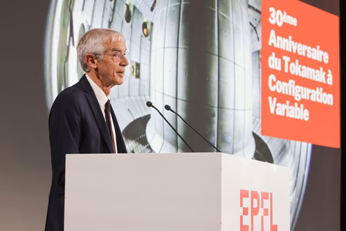 On September 21st, EPFL celebrate the 30th anniversary of its flagship experiment, the Tokamak à Configuration Variable (TCV). Operated by the Swiss Plasma Center as part of the EUROfusion Consortium, it is one of the key European facilities for the ITER project, which aims to demonstrate the scientific and technological feasibility of fusion as an energy source, and the development of DEMO, whose objective is to prove its commercial feasibility. The TCV Tokamak represents a major asset in the global effort