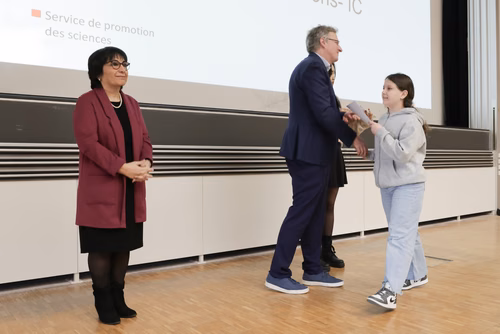 Remise attestations "Internet & Code pour les filles" Service de la promotion des Sciences de l'EPFL