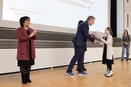 Remise attestations "Internet & Code pour les filles" Service de la promotion des Sciences de l'EPFL