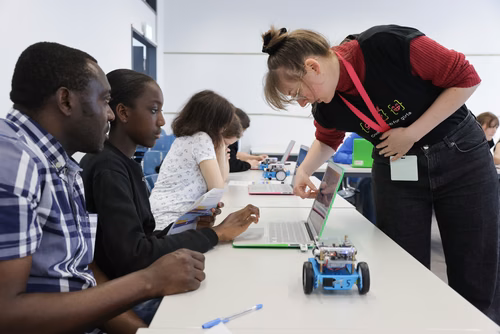 Le Meet up national annuel du Coding club des filles sur le campus de l’EPFL Service de promotion des sciences SPS 