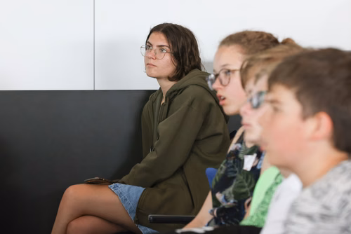 Le concours Alkindi-suisse est une compétition de cryptographie qui a lieu chaque année et ouverte aux classes de 9e, 10e et 11e secondaires. Il est organisé par l’EPFL, les associations Animath et France-ioi. La participation est entièrement gratuite.