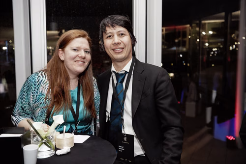 La première édition du gala EPFL Alumni a réuni près de 650 diplômé.es au Rolex Learning Center. Ils ont pu participer à une soirée festive et entendre le Prof. Patrick Aebischer – Président de l’EPFL jusqu’à fin 2016 – et le Prof. Martin Vetterli – Président de l’EPFL dès 2017 – échanger sur la transmission de Présidence.