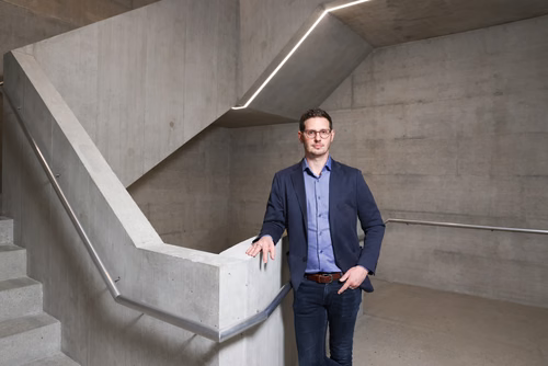 Au 1er mars 2022, le campus EPFL Valais Wallis aura un nouveau directeur opérationnel, en la personne de Vincent Hiroz, actuel adjoint au directeur. Il remplacera Marc-André Berclaz qui prendra sa retraite.