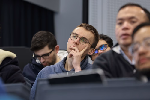L'apprentissage automatique a été la principale force motrice pour amener l'intelligence artificielle dans le monde réel. Cet atelier vise à réunir des étudiants et des jeunes chercheurs de l'EPFL-CIS et du RIKEN-AIP et à discuter des dernières réalisations, applications et défis de l'apprentissage automatique. Cet événement fait partie d'une série d'échanges institutionnels entre le RIKEN-AIP et l'EPFL-CIS depuis 2020, basés sur un protocole d'accord entre les deux institutions visant à établir une relatio