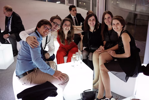 La première édition du gala EPFL Alumni a réuni près de 650 diplômé.es au Rolex Learning Center. Ils ont pu participer à une soirée festive et entendre le Prof. Patrick Aebischer – Président de l’EPFL jusqu’à fin 2016 – et le Prof. Martin Vetterli – Président de l’EPFL dès 2017 – échanger sur la transmission de Présidence.