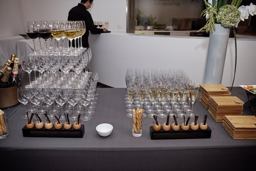 La première édition du gala EPFL Alumni a réuni près de 650 diplômé.es au Rolex Learning Center. Ils ont pu participer à une soirée festive et entendre le Prof. Patrick Aebischer – Président de l’EPFL jusqu’à fin 2016 – et le Prof. Martin Vetterli – Président de l’EPFL dès 2017 – échanger sur la transmission de Présidence.