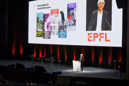 Tous les membres de la communauté EPFL, étudiant·e·s et collaborateur·trice·s de l’EPFL sont invité·e·s à l’édition 2022 de notre traditionnelle allocution de la Direction.