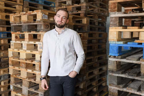 A team led by Yegor Piskarev, a PhD student at EPFL’s Laboratory of Intelligent Systems,  has developed an alternative method for wrapping pallets. Their ingenious idea has won the Innovate2030 Challenge.