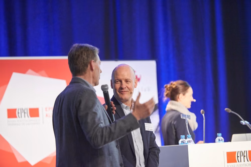 22 entrepreneurs ont participé au concours de “pitch” devant 400 personnes lors de la Startup Champions Seed Night coorganisée par l’EPFL Alumni et venturelab au Forum Rolex Learning Center. Tej Tadi (PhD SV’11), fondateur et CEO de MindMaze, était l’invité d’honneur de cette édition.