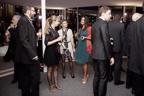 La première édition du gala EPFL Alumni a réuni près de 650 diplômé.es au Rolex Learning Center. Ils ont pu participer à une soirée festive et entendre le Prof. Patrick Aebischer – Président de l’EPFL jusqu’à fin 2016 – et le Prof. Martin Vetterli – Président de l’EPFL dès 2017 – échanger sur la transmission de Présidence.