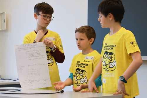 La 10ème édition du championnat de science par équipes, "Curieux et inventifs", permet à des jeunes filles et garçons de 8 à 15 ans de développer leur goût de la réflexion et de la recherche scientifique. Ils peuvent ainsi dévoiler leur inventivité dans une ambiance ludique et créative.