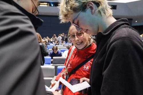 Un événement d’envergure pour préparer son avenir. Comme chaque année, l’EPFL, via son Service de promotion de l’éducation et en collaboration avec ses facultés, se réjouit d'accueillir les gymnasiennes et gymnasiens sur son campus. L’École propose de venir découvrir ses filières de formation, sa communauté estudiantine, son corps enseignant, ses équipes de recherche, les divers services dédiés aux étudiantes et étudiants débutant à l’EPFL, ainsi que les multiples associations chargées d’animer la vie socia