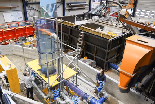 EPFL’s Platform of Hydraulic Constructions has been commissioned to model a future hydropower plant in Australia. As part of its work, the team has built an outsize replica on campus.