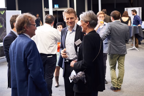 15 startups à fort potentiel ont présenté devant un public composé d’alumni, de chercheurs et d’investisseurs lors de la Seed Night de l’EPFL Alumni au Forum Rolex Learning Center.