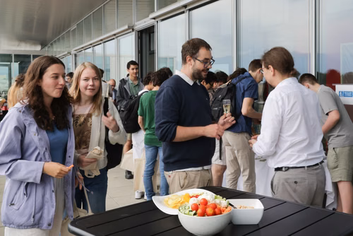 Cours Turing adressés aux gymnasiens, gymnasiennes de suisse romande. Ces cours sont organisés par la faculté IC