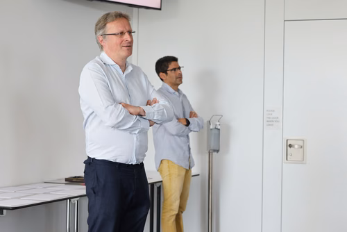 Le concours Alkindi-suisse est une compétition de cryptographie qui a lieu chaque année et ouverte aux classes de 9e, 10e et 11e secondaires. Il est organisé par l’EPFL, les associations Animath et France-ioi. La participation est entièrement gratuite.