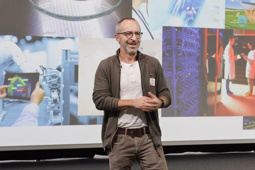 Engage durably in the Magic World of Photonics, the science and technologies of Light combined with Electronics!