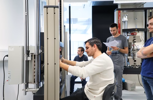 L’EPFL est une audacieuse quinqua qui n’a pas peur de se remettre en question et de jouer un rôle de pionnière. En vue de la Journée de l’éducation qui se tiendra le 17 mai, tour d’horizon des défis en matière de formation et des moyens pour y répondre.